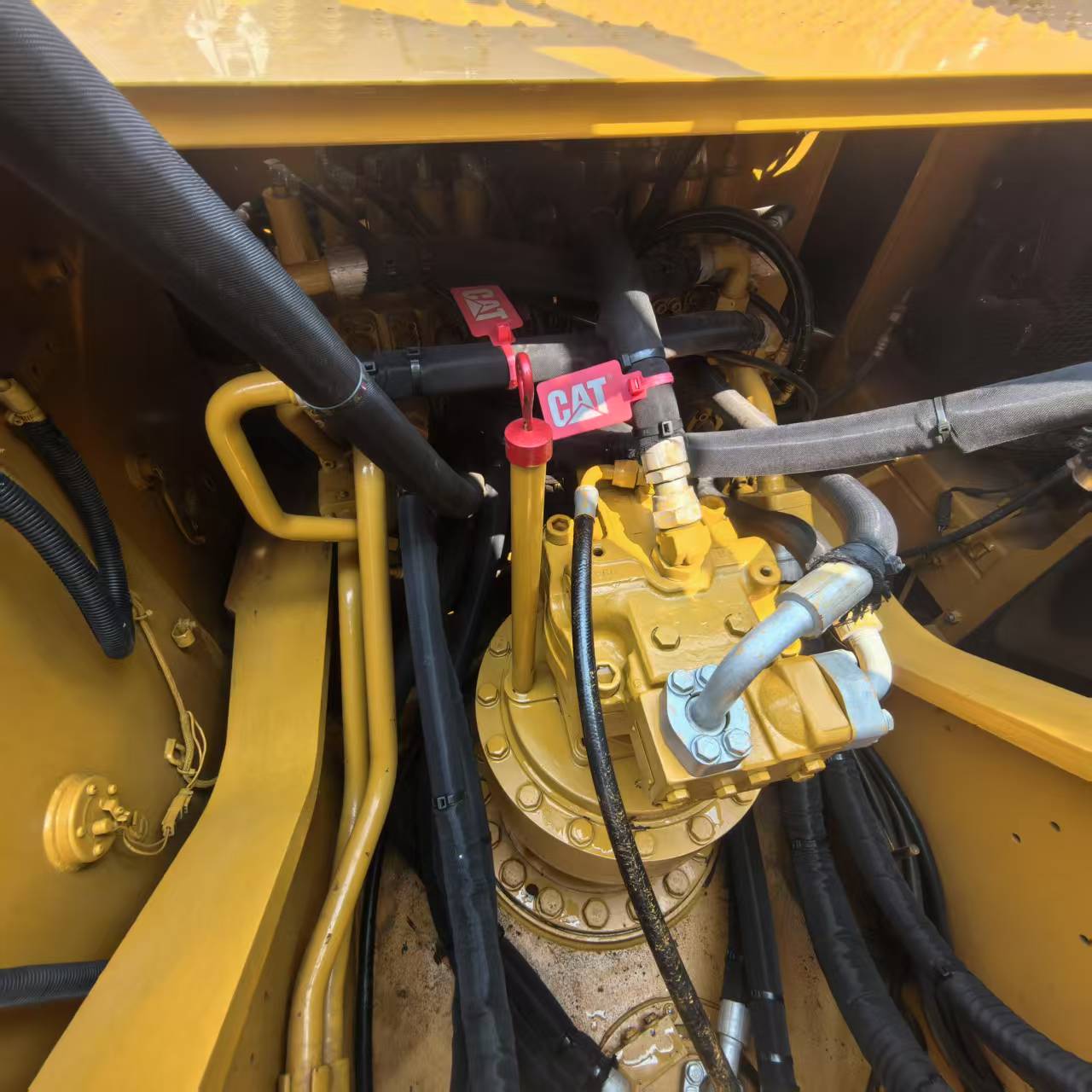 Used Catepillar Excavator CAT 325D - Image 8